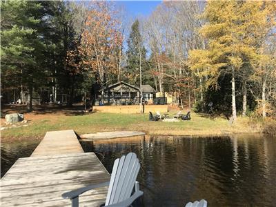 WINTER and SUMMER Now Booking. Beautiful two bedroom cottage in Baysville for rent with large deck!!