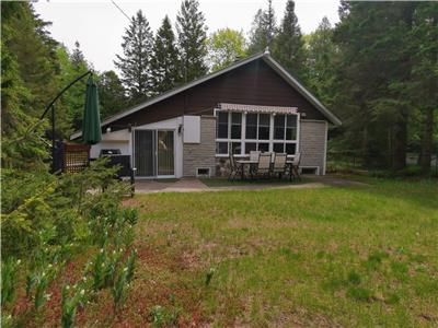 Sauble Beach Chalet (Renovated 2021-2022)