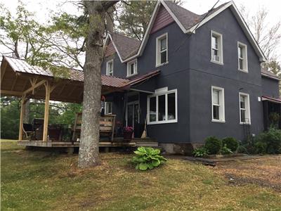Beautiful heritage home on Lake Muskoka