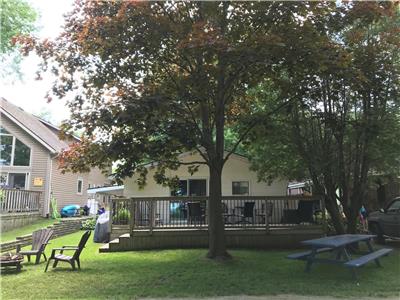 Spacious Three Bedroom Cottage, Lakeview!
