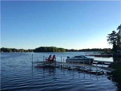 Fabulous Water Front 5 bedrm Cottage in Kawartha Lakes (all season 430ft lot,Dock,AC&WiFi&fireplace)