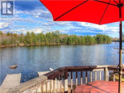 BeachView Cottage with Private Sandy Beach near Bracebridge - Includes full linen service