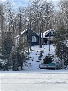 Breathtaking Views, Beautiful Lake Chandos, Newly Renovated