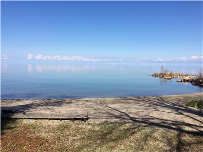 Meaford Waterfront Sunrise 2 with HOT TUB/ WEEKLY RENTALS ONLY