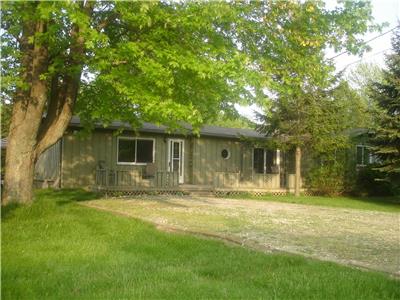 GreenLodge Cottage just north of GRAND BEND, by the White Squirrel Golf Course and Restaurant/Bar