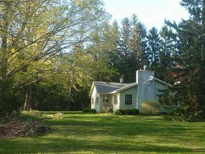 Shades of Blue Cottage - Lake Huron lakefront cottage with 600-feet of private sandy beach