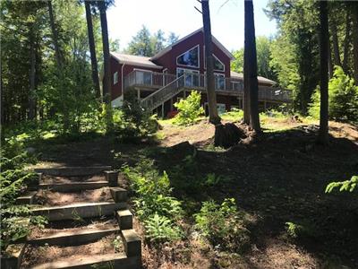 Haliburton Luxury Cottage on pristine lake --- Peaceful Point; Ultimate privacy with large shoreline