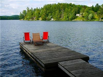 Exceptional Waterfront McGregor Lake Cottage - 30 mins Ottawa