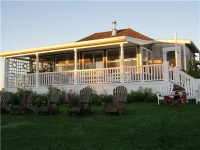 Longspell Point Farm Cottages - Lillooet Cottage