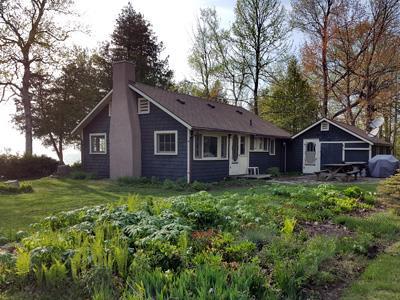 Sandpiper Cottage - Lake Huron lakefront cottage