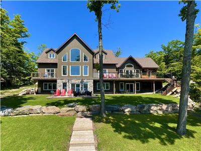 Barrett Chute Cottage and Ski Chalet, (Sleeps 12 Comfortably, Max 8 Adults)