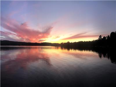 Peace in the Pines! Beautiful private cottage on the lake. HUGE screened deck - Madawask Valley!