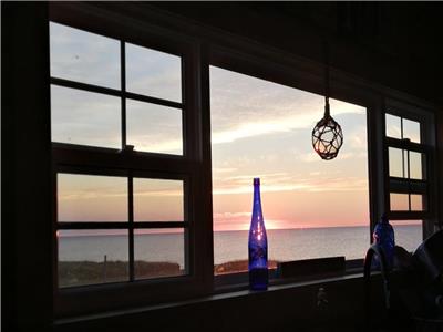 Cora's ocean air - Direct Ocean front Cottage