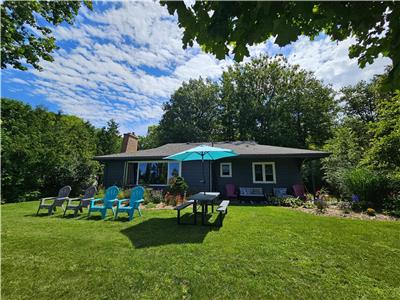 August 2-16 only available. Perfect Lake/beachfront cottage in private park.