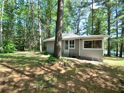 Riverdale - Affordable 2BR Waterfront Cottage w/ Lots of Watercraft & Water Toys
