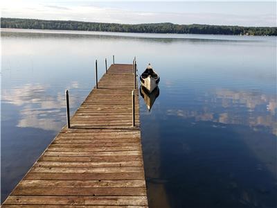 Lakefront Cedar Haven - Canoe,Kayak, AC, 1.5 GB Wifi - 1 hr from Toronto
