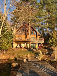 Log Home on Lac Metayer (L'Orignal)