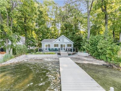 Farlain Lake Private Waterfront Cottage