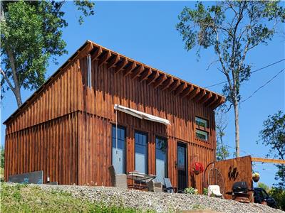 Idyllic Waters Edge Bunkie