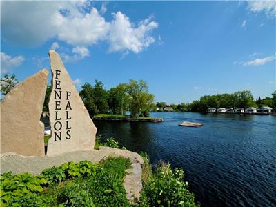 ACROSS THE POND COTTAGE - a gem of a cottage in the jewel of the Kawarthas - 4 beds