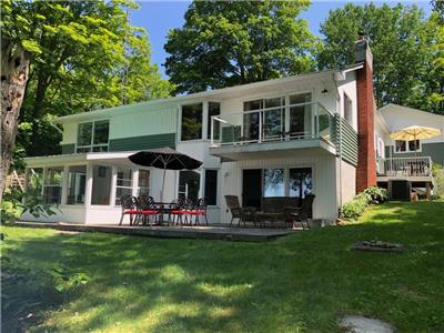 Beautiful Upper Buckhorn Lake Waterfront Cottage w/Sauna. 2026 Summer Special - Book by Dec 10