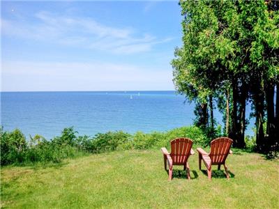 Lakeside Tranquility - Lakefront right in Bayfield, Sunroom, Nice deck with firepit and BBQ, WIFI