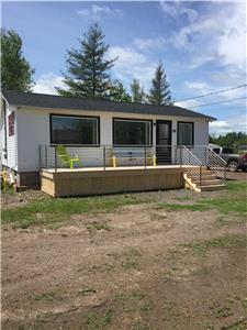 BEACH VIEW, COTTAGE IN CAISSIE CAPE NEAR SHEDIAC (2 MIN WALK) TO PRIVATE BEACH