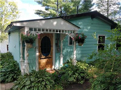 The Fabulous Flamingo Cottage- Widow Lake on the K&P Trail