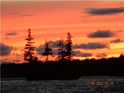 Lorimer Lake Resort -Farmhouse Cottage Northern Ontario, Parry Sound