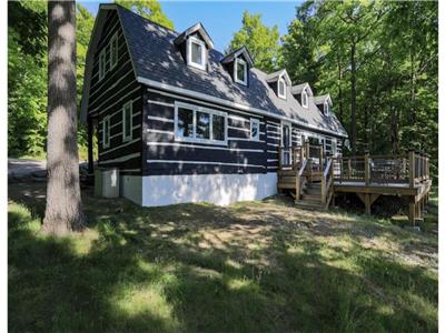 AMAZING LOG CABIN,PRIVATE TENNIS COURT/BASKETBALL AND SPECTACULAR VIEW OF CHRISTIAN BAY