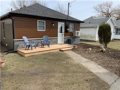 East Beach Cottage now with 5-6 person Hot Tub!