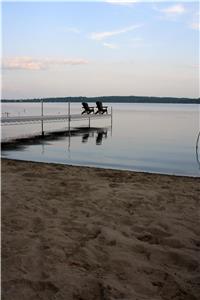Beachfront cottage on beautiful Calabogie Lake