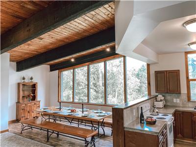 Private Beach Access, Blue Mountain 6 Bedroom Chalet /Hot tub/Sauna/Ping Pong Table