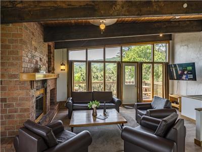 6 bdrm Cottage@Blue Mountain/Hot Tub/Sauna/Near Ski Hills & The Village