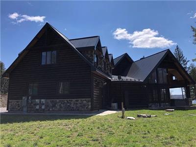 Calabogie Executive suite monthly rental Sleeps: 8 (limit 6 Adults)