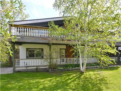 4 Bedroom Swiss Style Cottage-Private Beach Access-Recently Renovated!