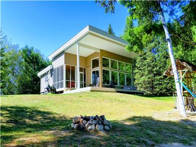 WATERFRONT FOUR SEASON COTTAGE