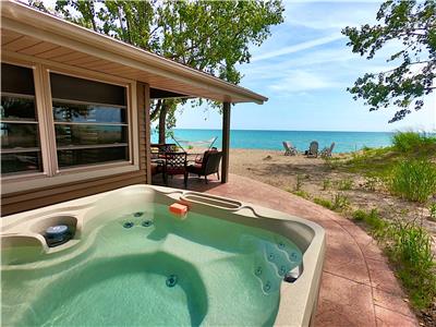 Lake Front Lucky Seven Cottage w/ Hot Tub