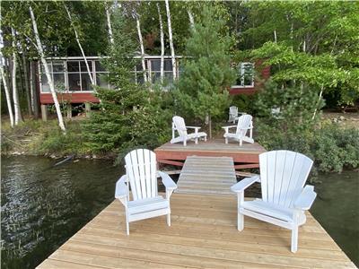 Cozy cottage on edge of crystal clean Grandview Lake