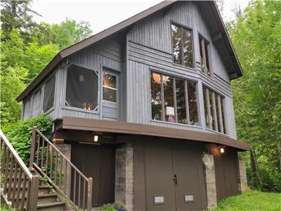 Cozy Calabogie Cottage overlooking Private Barry Lake