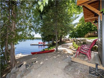 CEDAR BAY COTTAGE:  **HOT TUB, SAUNA AND GAMES ROOM**