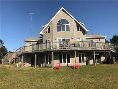 AMAZING WATERFRONT MANITOUWABING COTTAGE