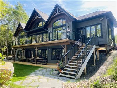 Beautiful Georgian Bay Lake House, nestled amongst the trees on the pristine shores of Georgian Bay!