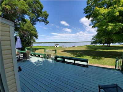 Beautiful cottage on lake Calabogie