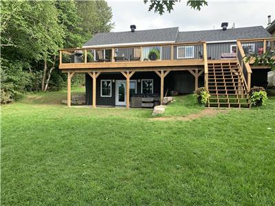 Lake Front Cottage steps from the water