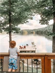 Smokey the Bear Cave - Esson Lake, Wilberforce - Waterfront