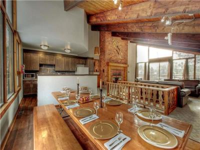 8 bdrm Blue Mountain Spacious Chalet@Ski Hills/Hot Tub/Sauna/Ping Pong/Petfriendly