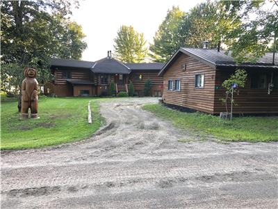 4 Season Cottage on the Ottawa River with Guest Cabin
