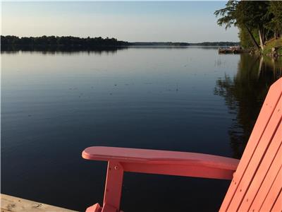 Four Seasons Waterfront Family Cottage on Lower Beverley Lake