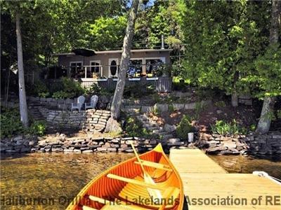 Gorgeous Lakefront Cottage on 12 mile Lake